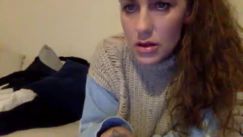 Snapshot of koyoteej chatting on 02-06-25, 01:16 koyoteej online show from 02-06-25, 01:16