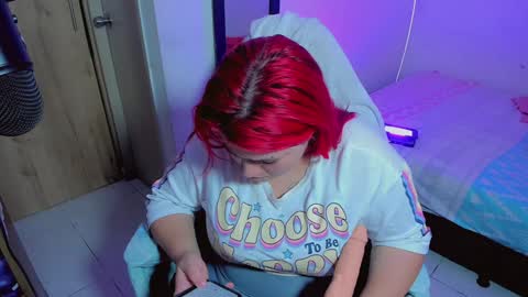 Snapshot of kpayton99 chatting on 01-10-25, 03:07 Khloe online show from 01-10-25, 03:07