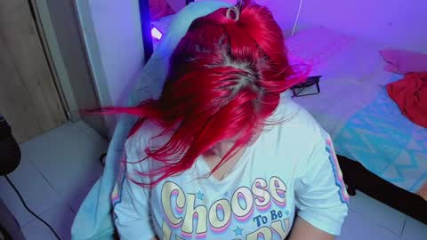 Snapshot of kpayton99 chatting on 01-10-25, 06:53 Khloe online show from 01-10-25, 06:53