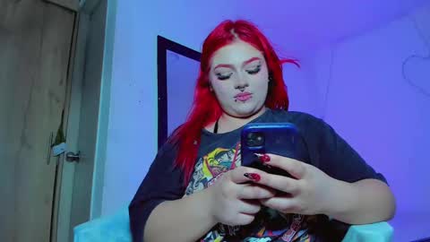 Snapshot of kpayton99 chatting on 02-18-25, 09:32 Khloe online show from 02-18-25, 09:32