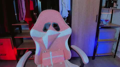 Khloe online show from 12-21-25, 01:46