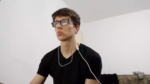 Snapshot of kpo10 chatting on 12-15-24, 10:50 Facu online show from 12-15-24, 10:50