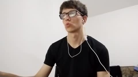 Snapshot of kpo10 chatting on 01-05-25, 09:03 Facu online show from 01-05-25, 09:03