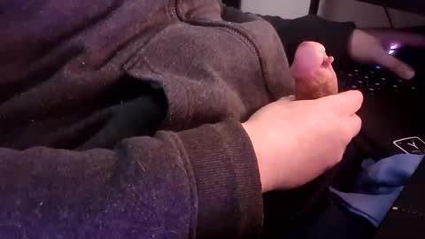 Snapshot of krime59100 chatting on 02-04-26, 02:17 krime59100 online show from 02-04-26, 02:17