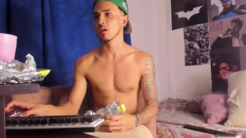 Snapshot of kriss_edwards chatting on 09-27-25, 03:55 Kriss online show from 09-27-25, 03:55