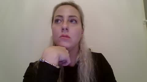 Snapshot of kriss_grace chatting on 10-09-25, 05:44 Grace online show from 10-09-25, 05:44