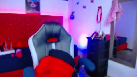 kriss_sweetboobs online show from 11-08-25, 02:17