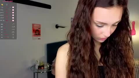 Snapshot of krisss__kisss chatting on 06-18-26, 05:39 Kriss online show from 06-18-26, 05:39