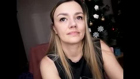 Snapshot of krisssexi chatting on 12-23-24, 07:06 KrissSexi online show from 12-23-24, 07:06