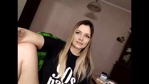 Snapshot of krisssexi chatting on 01-27-25, 01:09 KrissSexi online show from 01-27-25, 01:09