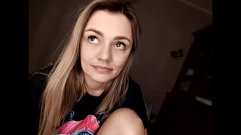 Snapshot of krisssexi chatting on 03-04-25, 03:15 KrissSexi online show from 03-04-25, 03:15