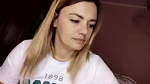 Snapshot of krisssexi chatting on 10-05-25, 11:08 KrissSexi online show from 10-05-25, 11:08