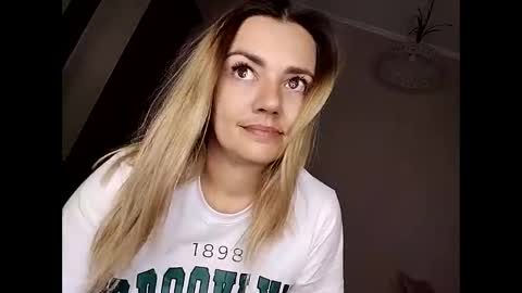 Snapshot of krisssexi chatting on 10-11-25, 06:06 KrissSexi online show from 10-11-25, 06:06