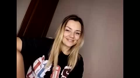 Snapshot of krisssexi chatting on 11-15-25, 06:59 KrissSexi online show from 11-15-25, 06:59