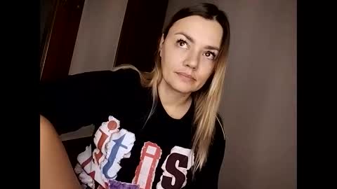 Snapshot of krisssexi chatting on 11-18-25, 06:18 KrissSexi online show from 11-18-25, 06:18