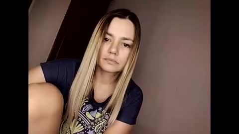 Snapshot of krisssexi chatting on 11-19-25, 11:21 KrissSexi online show from 11-19-25, 11:21