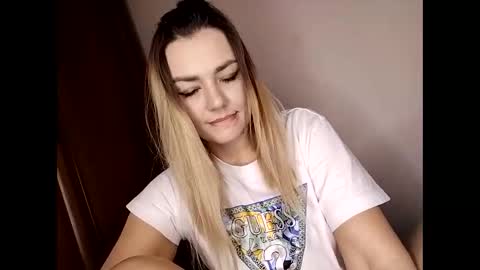 Snapshot of krisssexi chatting on 12-17-25, 08:42 KrissSexi online show from 12-17-25, 08:42