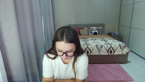 Snapshot of kristall_xxx chatting on 09-16-25, 06:58 twitter Annemarye 23 online show from 09-16-25, 06:58