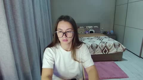 Snapshot of kristall_xxx chatting on 09-17-25, 06:15 twitter Annemarye 23 online show from 09-17-25, 06:15