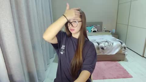 Snapshot of kristall_xxx chatting on 10-15-25, 04:45 twitter Annemarye 23 online show from 10-15-25, 04:45