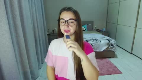 Snapshot of kristall_xxx chatting on 10-18-25, 04:26 twitter Annemarye 23 online show from 10-18-25, 04:26