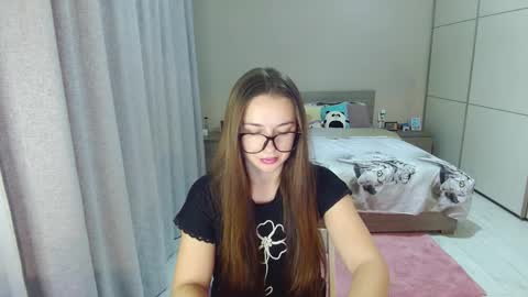 Snapshot of kristall_xxx chatting on 10-19-25, 04:24 twitter Annemarye 23 online show from 10-19-25, 04:24