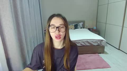 Snapshot of kristall_xxx chatting on 12-23-25, 08:01 twitter Annemarye 23 online show from 12-23-25, 08:01