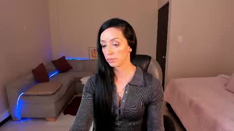 Snapshot of kristen_garner chatting on 06-10-26, 08:41 Sophia online show from 06-10-26, 08:41