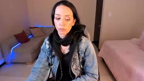 Snapshot of kristen_garner chatting on 06-17-26, 07:15 Sophia online show from 06-17-26, 07:15