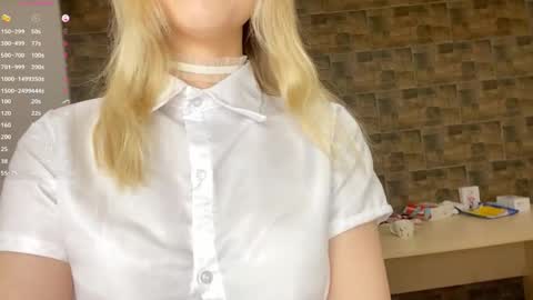 Snapshot of kristiancommes chatting on 05-23-26, 05:17 Alisa online show from 05-23-26, 05:17