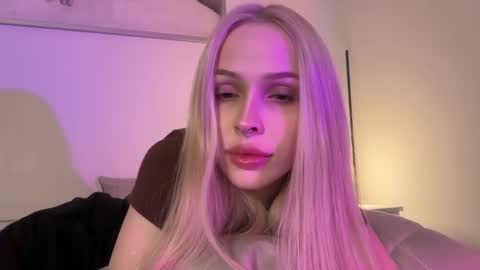 Snapshot of kristy_babe chatting on 09-25-25, 08:23 Kristy and Alice online show from 09-25-25, 08:23