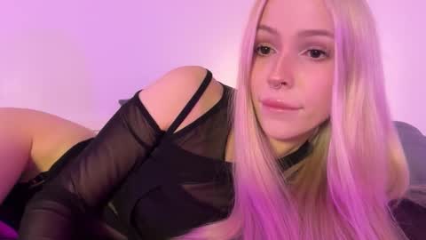 Snapshot of kristy_babe chatting on 10-03-25, 10:07 Kristy and Alice online show from 10-03-25, 10:07