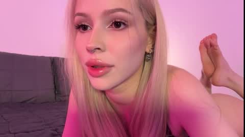 Snapshot of kristy_babe chatting on 10-16-25, 11:39 Kristy and Alice online show from 10-16-25, 11:39