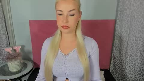 KristyFlowers online show from 03-25-26, 03:51