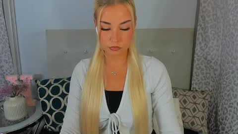 Snapshot of kristyflowers chatting on 06-06-26, 02:11 KristyFlowers online show from 06-06-26, 02:11