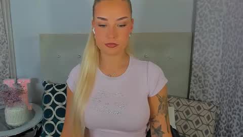 Snapshot of kristyflowers chatting on 06-18-26, 02:32 KristyFlowers online show from 06-18-26, 02:32