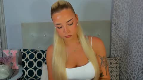 Snapshot of kristyflowers chatting on 06-23-26, 02:26 KristyFlowers online show from 06-23-26, 02:26