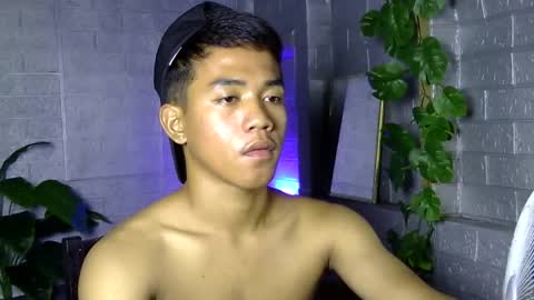 Snapshot of kritthanarkorn chatting on 12-15-25, 03:05 kritthanarkorn online show from 12-15-25, 03:05