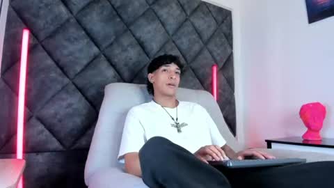 Kroy Wave  Muscle Tattoos Latino online show from 08-08-26, 03:52