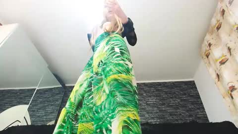 Snapshot of krystal_desire chatting on 12-07-24, 10:06 krystal desire online show from 12-07-24, 10:06