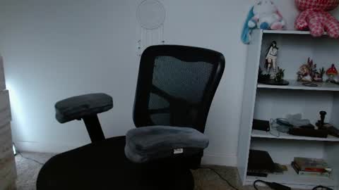 Snapshot of krystalsyxx chatting on 06-18-26, 01:48 Krystal Syx online show from 06-18-26, 01:48