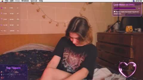 Snapshot of kuntboyzworld chatting on 10-29-25, 08:21 Krypto hethey online show from 10-29-25, 08:21