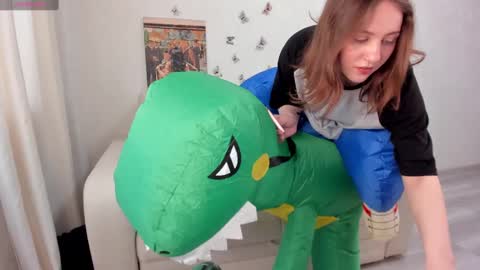 Snapshot of kvetachka chatting on 03-08-25, 04:34 Kvetachka Thu-Sun 0900am-1500pmGTM2 online show from 03-08-25, 04:34