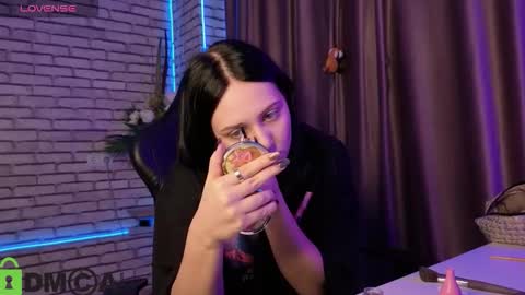 Snapshot of kvetachka chatting on 10-22-25, 01:39 Kvetachka Thu-Sun 0900am-1500pmGTM2 online show from 10-22-25, 01:39