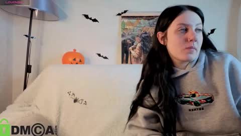 Snapshot of kvetachka chatting on 10-26-25, 01:44 Kvetachka Thu-Sun 0900am-1500pmGTM2 online show from 10-26-25, 01:44