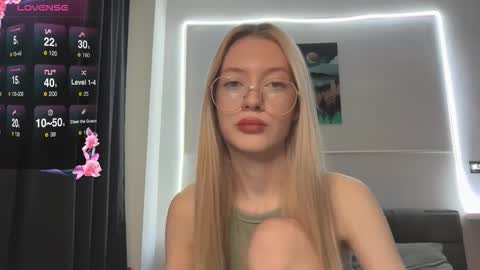 Bella and Alexandra online show from 02-09-26, 12:20