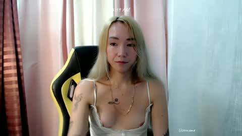 Snapshot of kweenie1026 chatting on 06-11-26, 10:19 kweenie1026 online show from 06-11-26, 10:19