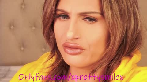 Snapshot of kxaxmichelle chatting on 12-18-24, 06:57 Kick online show from 12-18-24, 06:57