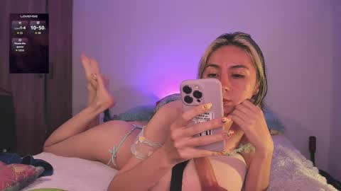 Snapshot of kxss_krawl chatting on 10-17-25, 10:45 Aria Kess online show from 10-17-25, 10:45