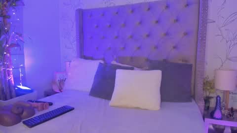 kyaraebony_ online show from 01-12-25, 05:45